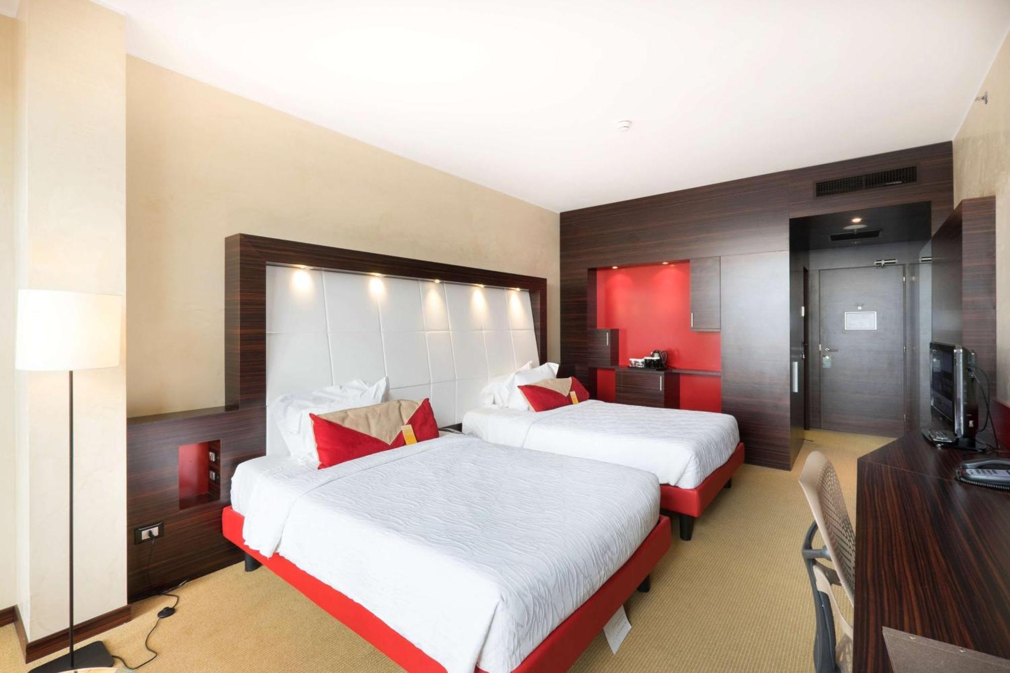 Hilton Garden Inn Lecce Esterno foto