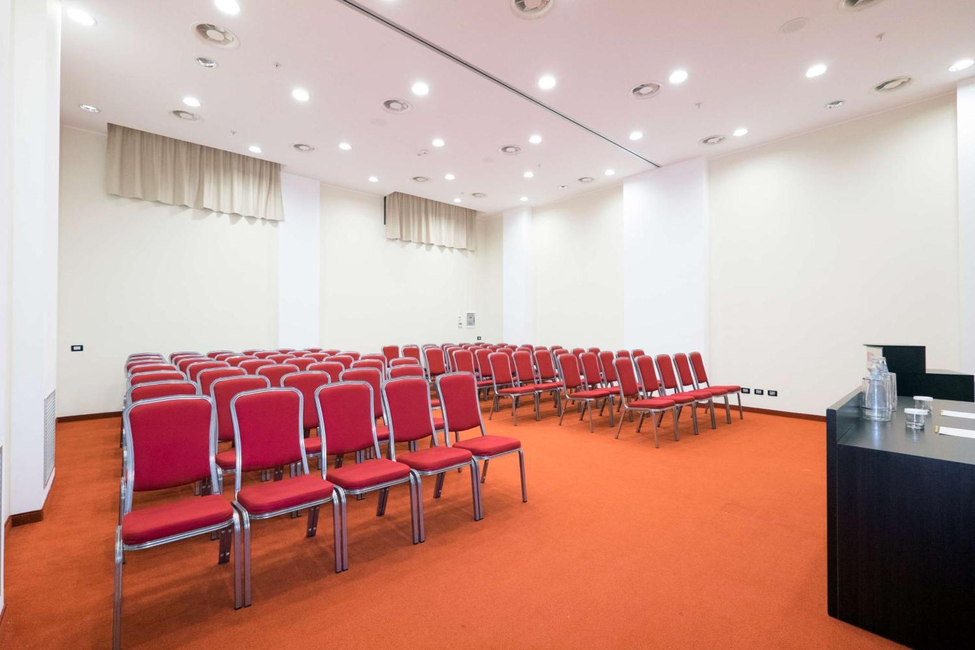 Hilton Garden Inn Lecce Esterno foto
