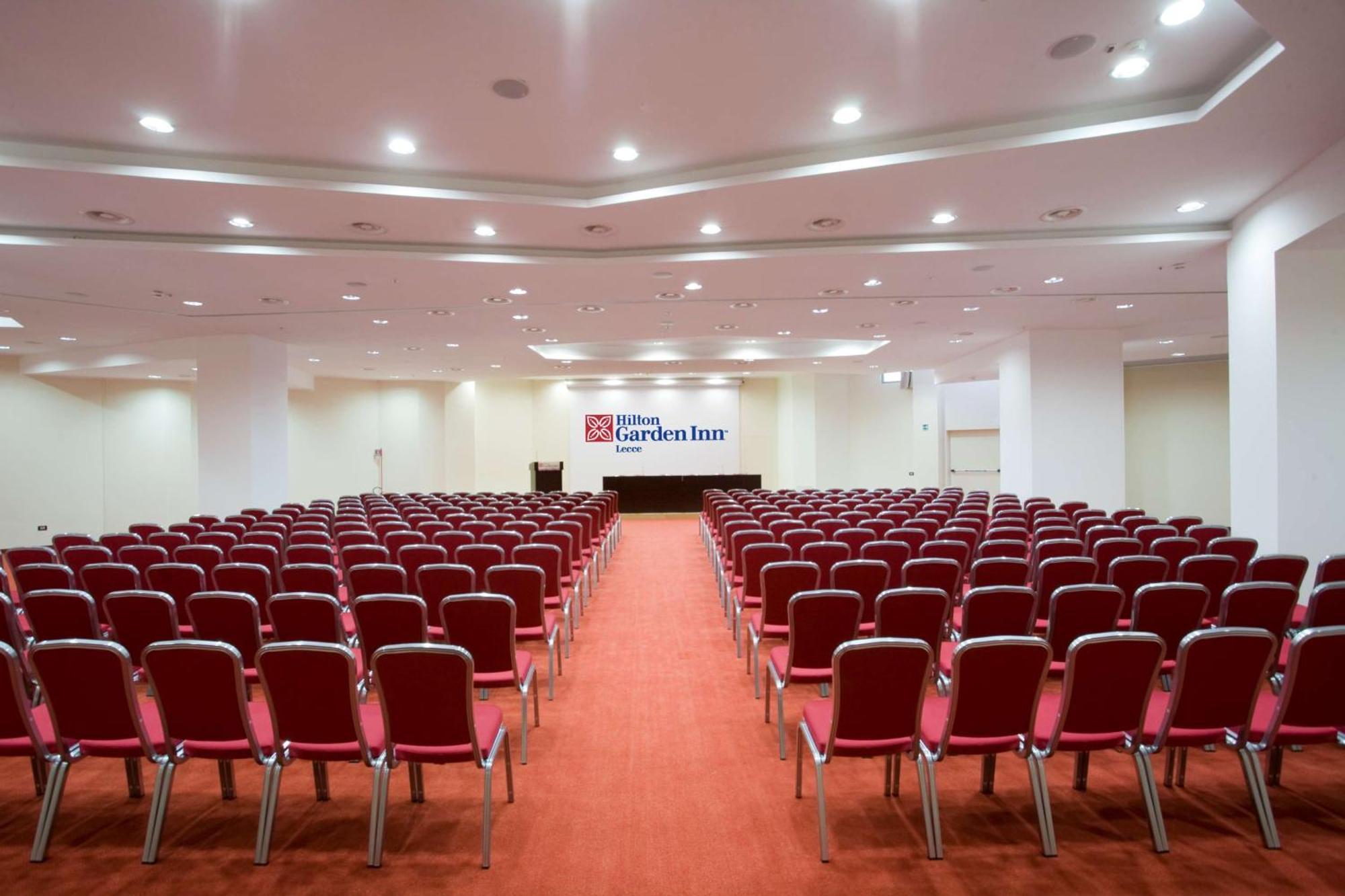 Hilton Garden Inn Lecce Esterno foto