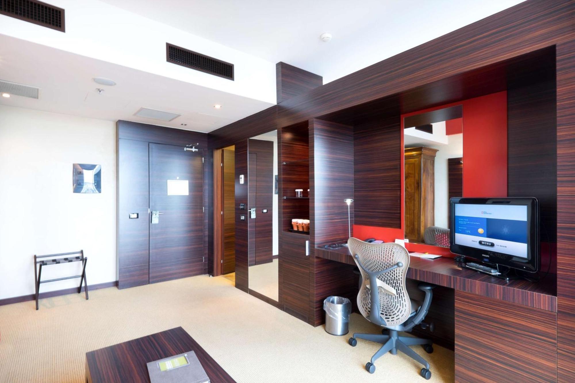 Hilton Garden Inn Lecce Esterno foto